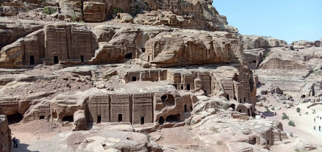 صورة المقابر الملكية في البتراء