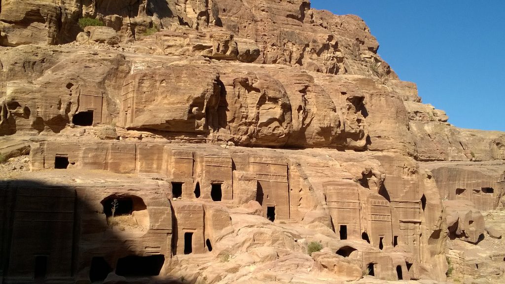 صورة شارع الواجهات في البتراء