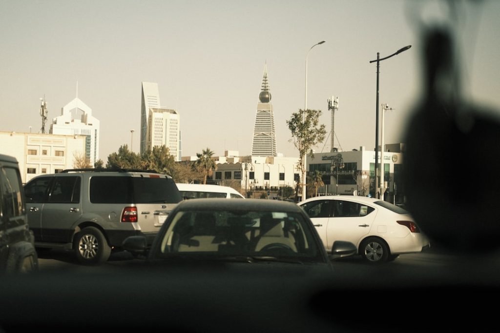 تأجير السيارات في مطار الملك خالد