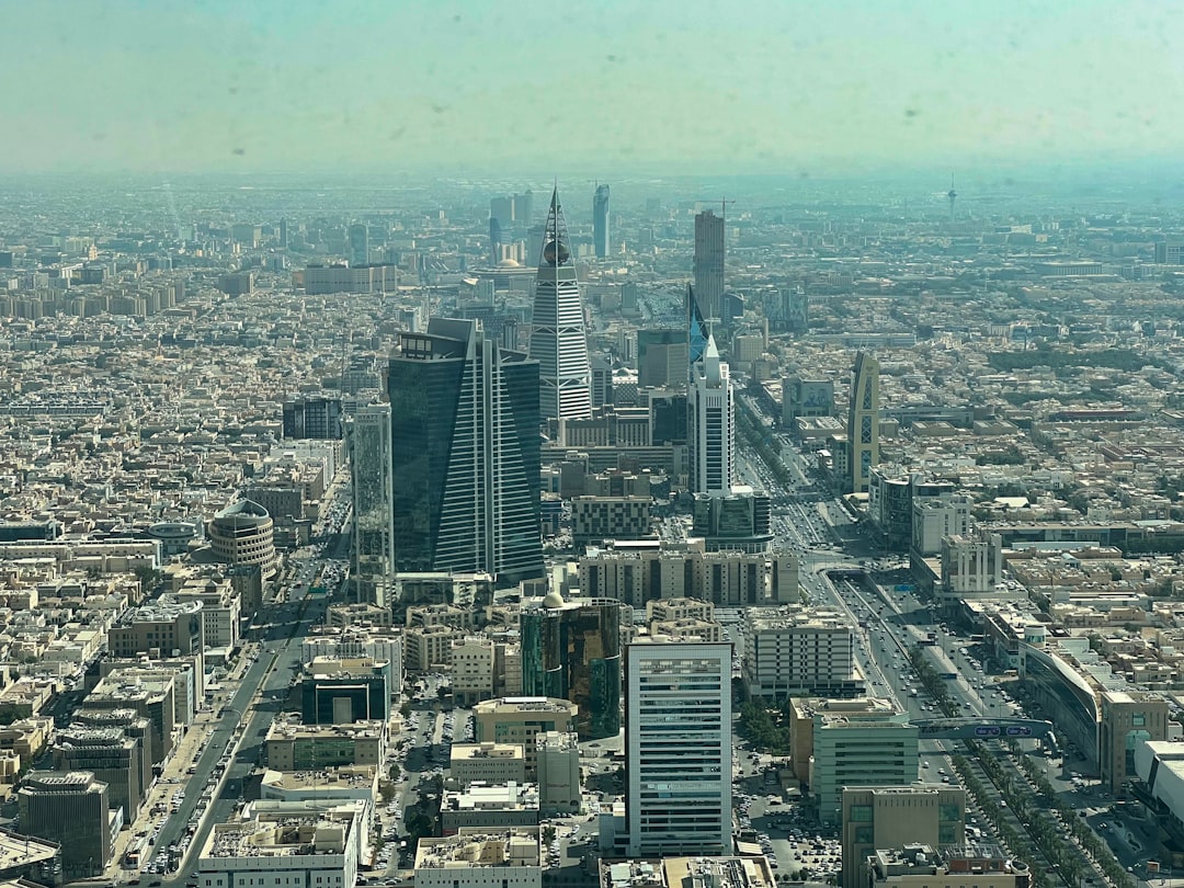 دليل مطار الرياض الشامل: كل ما تحتاجه للانتقال من وإلى مطار الملك خالد الدولي